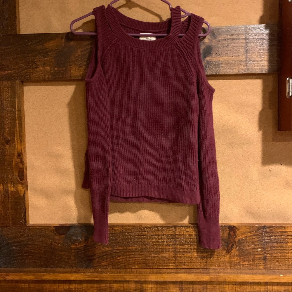 HOLLISTER SWEATER